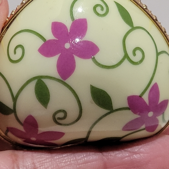 Flower Hope heart porcelain trinket box ornament - Picture 5 of 9